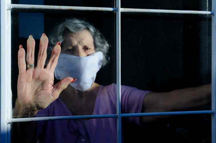 Mujeres mayores y pandemia por covid-19