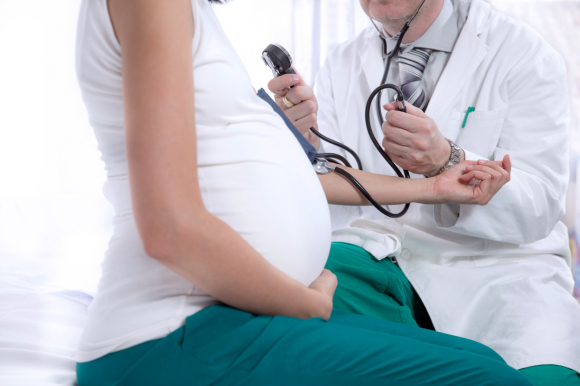 Identifican nuevas variantes genéticas responsables de la hipertensión en embarazadas