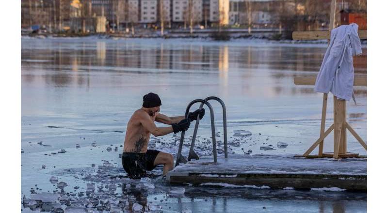 La ciencia detrás de los baños de hielo y las inmersiones polares: ¿son realmente beneficiosos?