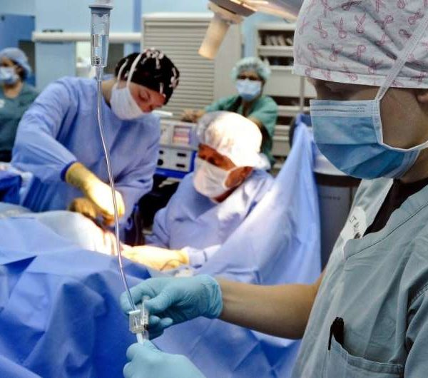 ¿Los fines de semana realmente afectan los resultados quirúrgicos?