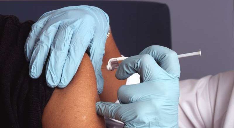 La FDA exige ensayos de vacunas contra la COVID-19 para niños y adultos sanos