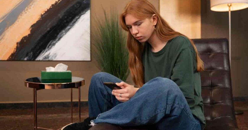 Los adolescentes con problemas de salud mental pasan más tiempo en las redes sociales