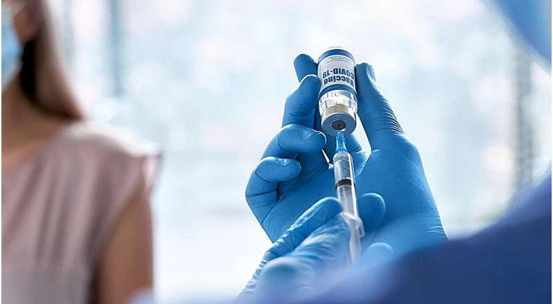 La FDA advierte sobre el riesgo cardíaco con las vacunas COVID de Pfizer y Moderna
