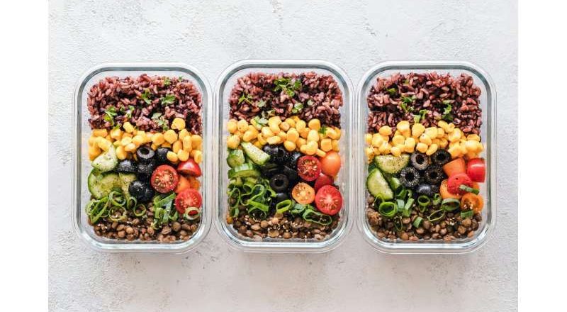 La mitad de los adultos estadounidenses reconocen los beneficios para la salud de consumir una dieta basada en plantas.