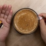 Tomar café puede interferir con la medicación que tomamos y aumentar los efectos secundarios