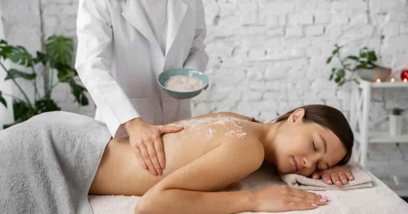 Cuidado integral de la piel: cómo los “faciales de espalda” ayudan a combatir acné, tensión y opacidad