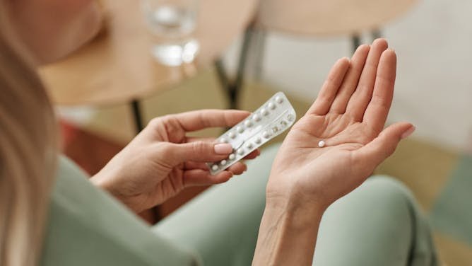 ¿En qué medida aumentan los anticonceptivos hormonales el riesgo de contraer cáncer de mama?