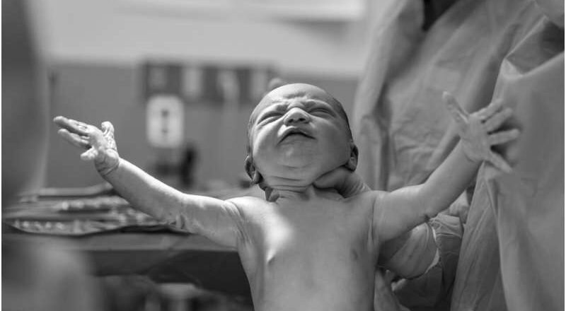 ¿Cuál es la diferencia entre un parto en casa y un parto gratuito?