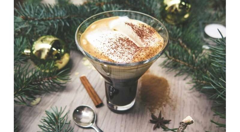 El “síndrome del corazón festivo”: cómo el estrés y el alcohol de la temporada afectan al ritmo cardíaco