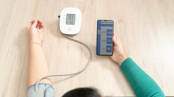 Cómo autocontrolar la presión arterial sin cometer errores