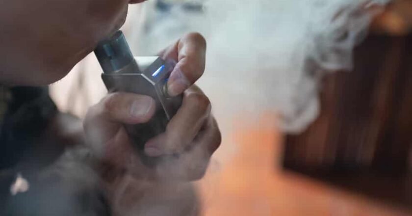 Vapeo diario en adolescentes: la adicción que se duplica, nuevos perfiles sociales y la urgencia de respuestas regulatorias