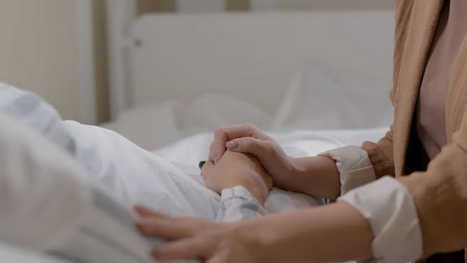 Los cuidadores de enfermos al final de la vida también necesitan cuidarse a sí mismos