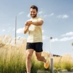 El ejercicio regular que podría retrasar el envejecimiento cerebral en la mediana edad