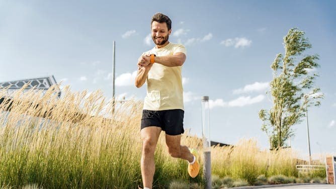 Moverse sí ayuda a adelgazar: la ciencia reabre el debate sobre cómo usamos la energía