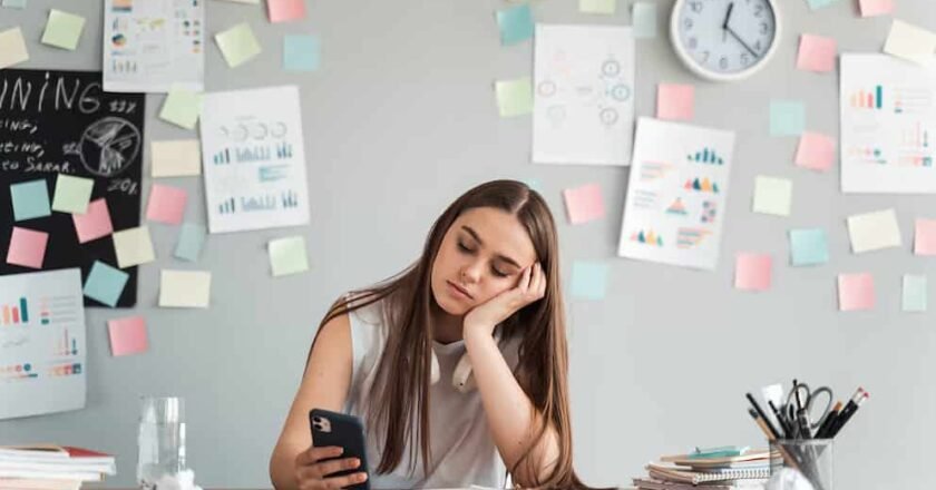 Procrastinación: qué ocurre en el cerebro cuando postergamos tareas importantes