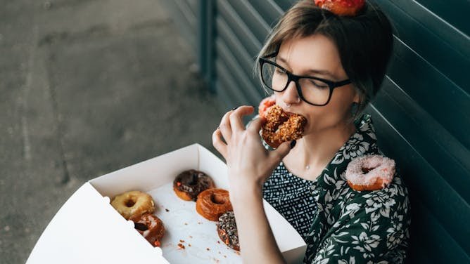 Comer sin hambre cuando tenemos un mal día: ¿la ingesta emocional es un problema?